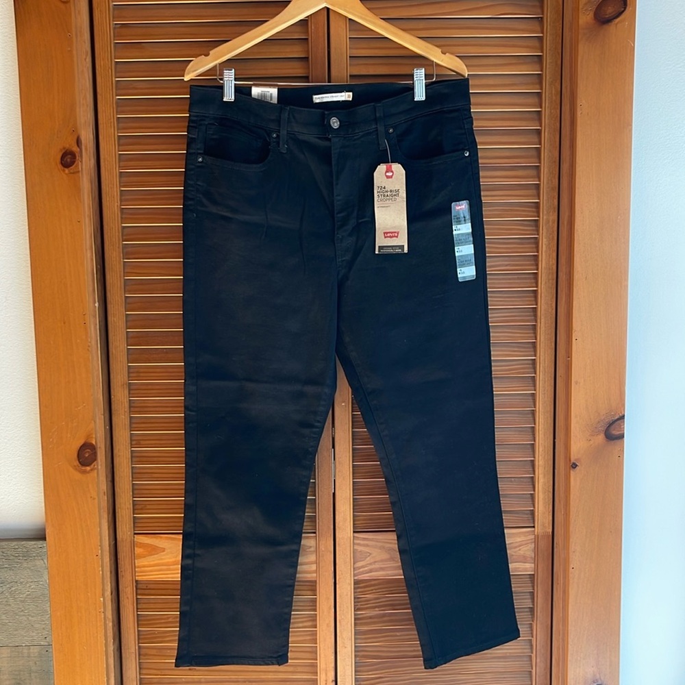 NWT Levi’s High Rise Straight Cropped